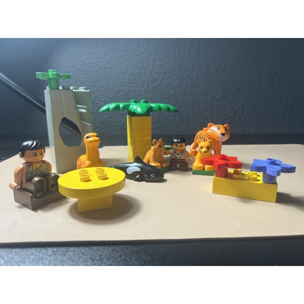 Lego Duplo  Vintage Caveman Set Total Of 20 Pieces Some Very Rare